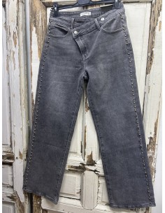 Jeans tachuelas gris