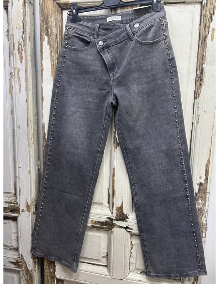 Jeans tachuelas gris