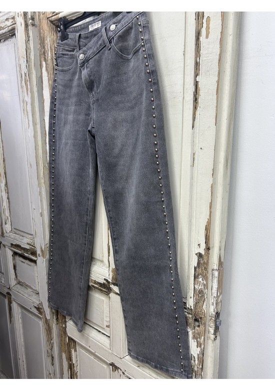 Jeans tachuelas gris