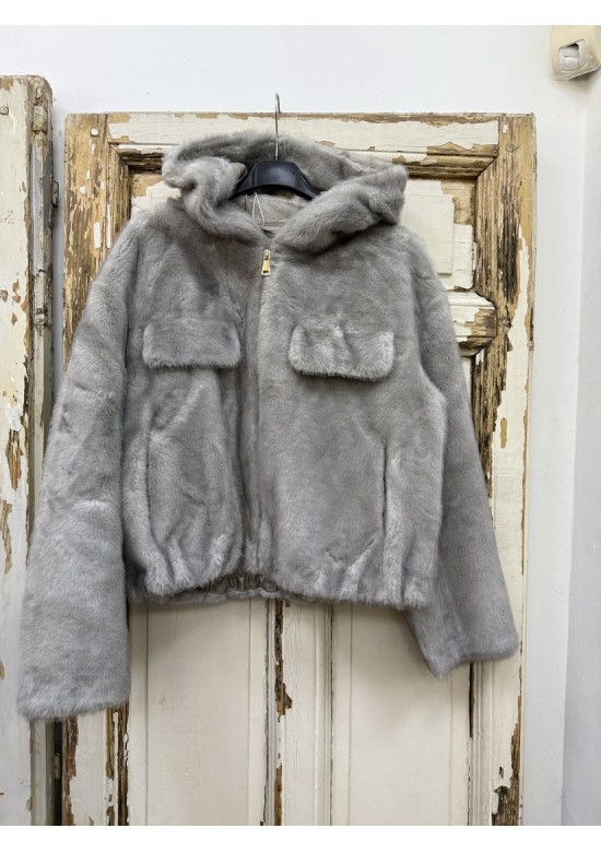 abrigo gris de pelito