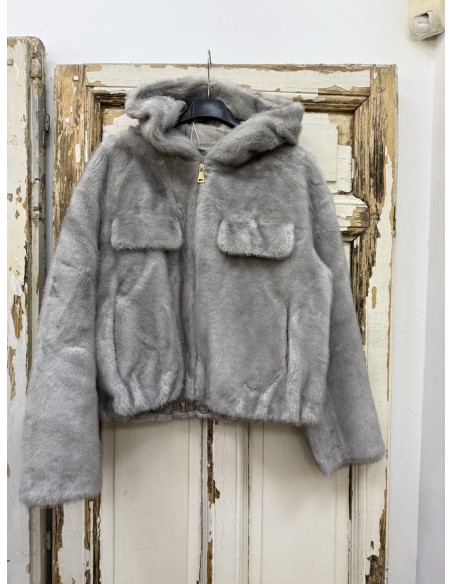 abrigo gris de pelito