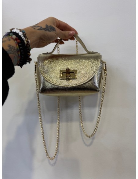 bolso de piel dorado